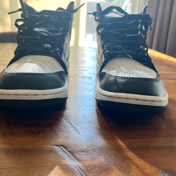 Nike Air Jordan Mid 554724-177 pollen, bulk, white. Like new!! - Picture 2 of 13